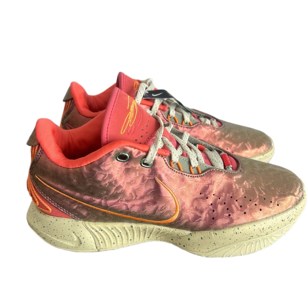 Nike Lebron NEW XXI Queen Conch Shoe Size 6 or 8 #651A